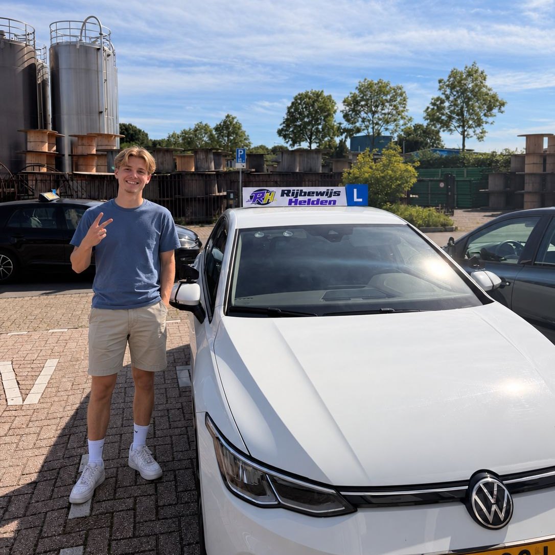 Slagen voor rijbewijs in Dordrecht in 1 keer Geslaagd bij beste rijschool Dordrecht, de rijschool specialist voor CBR examenrouttes rijden.